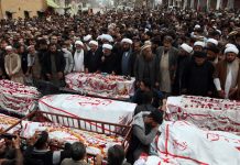 Asciende a 63 la cifra de muertos en ataque en mezquita de Pakistán