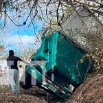Supuestas fallas mecánicas provocan vuelco en Jalapa Supuestas fallas mecánicas provocan vuelco de vehículo en Jalapa