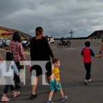Familias visitan el Parque Nacional Volcán Masaya