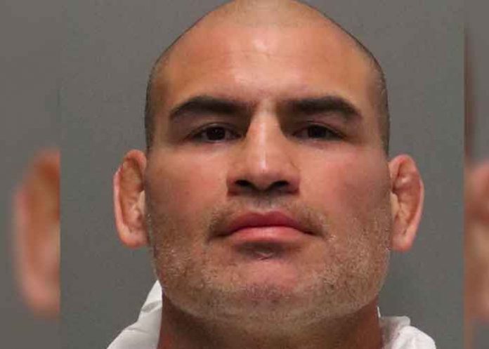 1 Peleador de UFC Caín Velásquez detenido