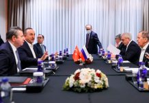 Cancilleres de Rusia y Ucrania conversan en Turquía para evaluar situación