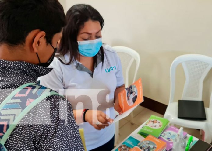Llevan Feria de Becas Universitarias al Distrito Vll de Managua