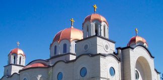 Iglesia catolica de Rusia es atacada por vándalos en Canadá.
