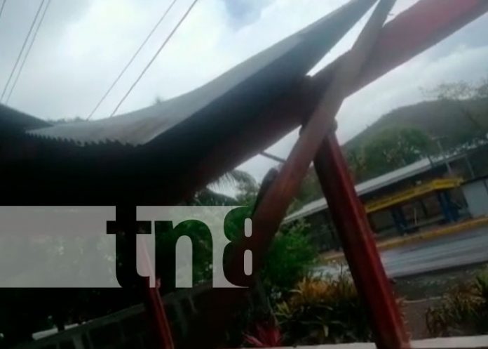 Fuerte Tornado con lluvia afecta una vivienda en La Palma, Juigalpa