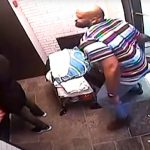 Mujer asiática recibe 125 puñetazos en la cabeza y el rostro Mujer asiática recibe 125 puñetazos en la cabeza y el rostro