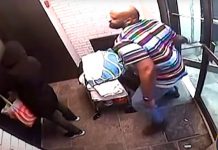 Mujer asiática recibe 125 puñetazos en la cabeza y el rostro Mujer asiática recibe 125 puñetazos en la cabeza y el rostro