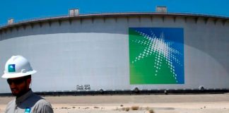 Arabia Saudita considera aceptar yuanes en lugar de dólares para el petróleo chino