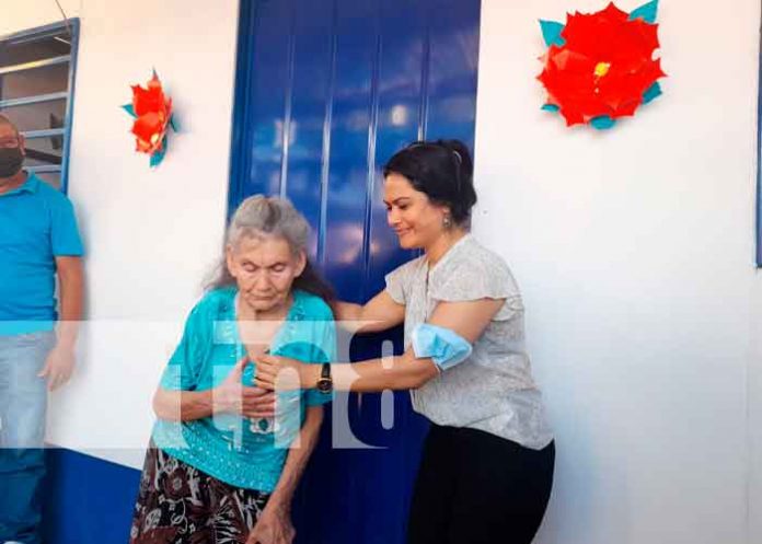 1 La anciana de 81 años Ofelia Martínez recibe vivienda solidaria en Managua