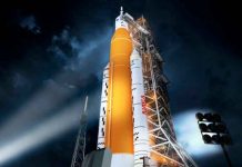 NASA comienza transporte de su cohete lunar a una plataforma de lanzamiento NASA comienza transporte de su cohete lunar a una plataforma de lanzamiento