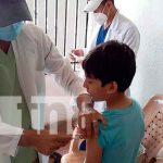 Familias de la colonia Tenderí en Managua reciben dosis de vacunas contra COVID 19 Vacuna en la colonia Tenderí en Managua