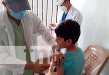Familias de la colonia Tenderí en Managua reciben dosis de vacunas contra COVID 19 Vacuna en la colonia Tenderí en Managua
