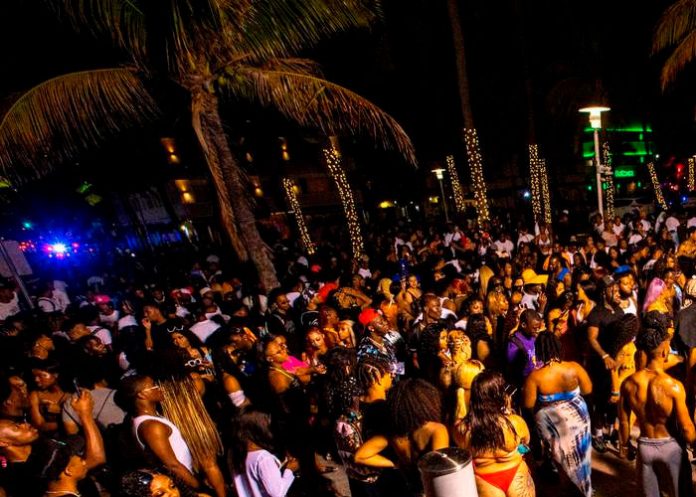1 Tiroteo durante las vacaciones de primavera en Miami Beach provoca