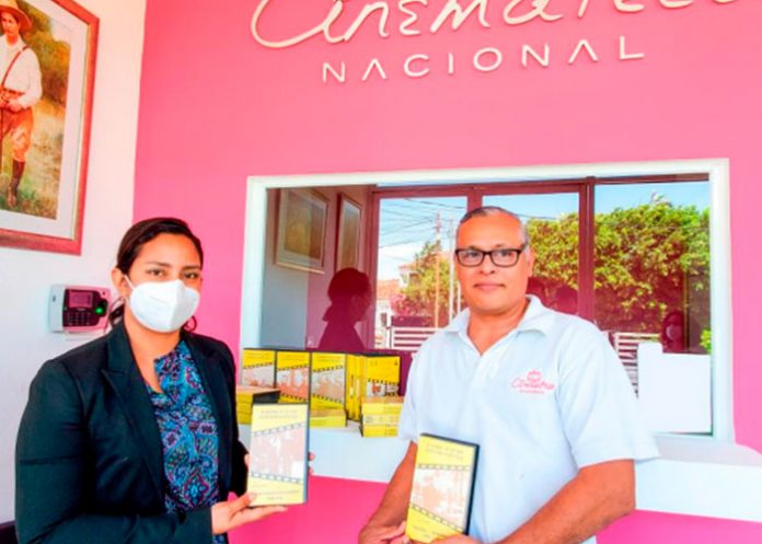 Universidad Americana entrega donación de archivos audiovisual a Cinemateca.