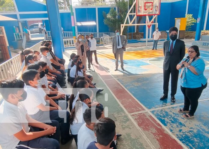 1 Estudiantes de Managua reciben al Secretario General de la OCE en Nicaragua