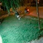 ¡Que valiente! Se defiende robo en Argentina, a punta de piedras Se defiende robo en Argentina, a punta de piedras