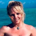 Britney Spears posa desnuda en la playa