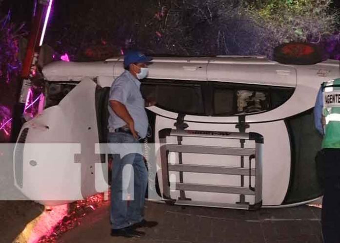 Taxista supuestamente en estado de ebriedad se vuelca en la Cuesta ‘Musunce’
