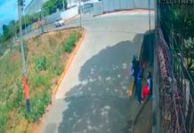 Sinvergüenzas armados asaltan a jovencitas en Carretera Vieja a León.