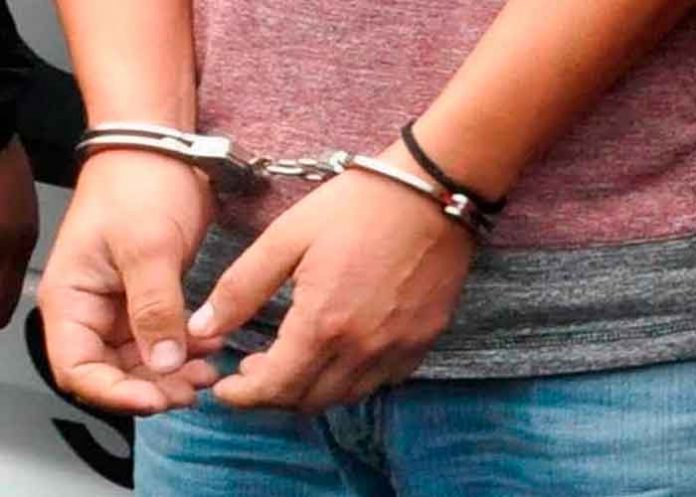 Sujeto detenido en Belfast por Bomba falsa