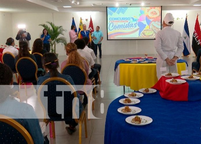 Estudiantes de la escuela de hotelería en Nicaragua conmemoran a Hugo Chávez