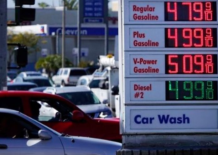 2 Precios de la gasolina y derivados del petróleo aumentan en Estados Unidos