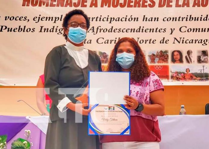 Bilwi: Entregan reconocimiento a mujeres destacadas en 35 años de Autonomía