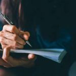 Una nota de auxilio: Mujer en Argentina pide ayuda usando cuaderno de su hijo Mujer en Argentina pide ayuda usando cuaderno de su hijo