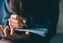 Mujer en Argentina pide ayuda usando cuaderno de su hijo