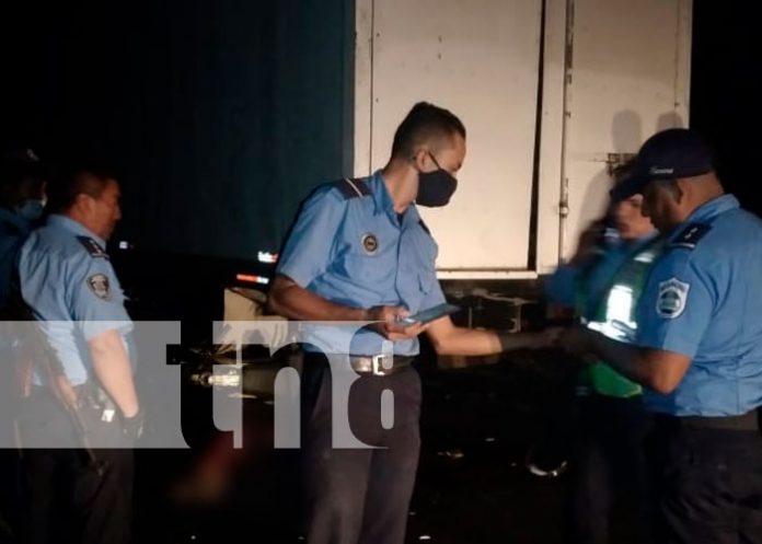 Motociclista muere al estrellarse contra camión en Tipitapa