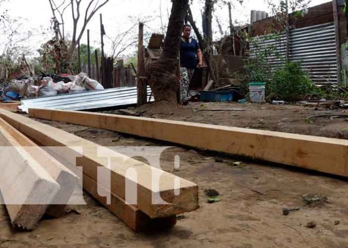 2 Gobierno entrega ayuda solidaria a familia afectada en incendio de León