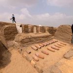 Egipto descubre cinco tumbas faraónicas en Saqqara Descubren 5 tumbas en Egipto