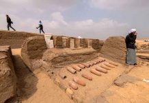 Descubren 5 tumbas en Egipto