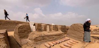 Descubren 5 tumbas en Egipto
