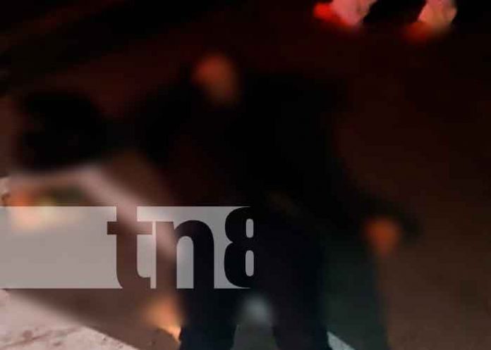 Motociclista grave tras impactar contra camioneta en Carazo