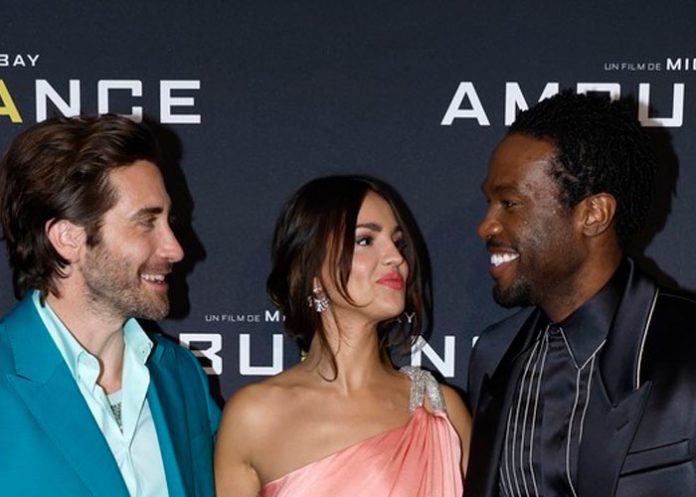 Eiza González atrae miradas en París durante la premiere de 'Ambulance'