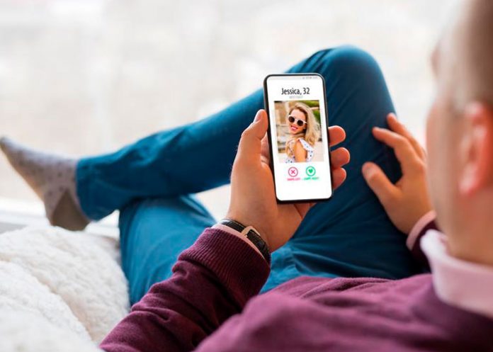 Consejos del FBI te dicen cómo evitar estafas en aplicaciones de citas