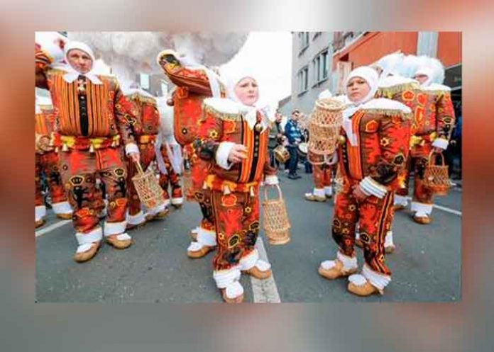 2 Arrestan a sujeto que atropelló a personas en festival de Bélgica