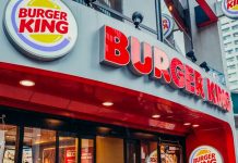 Empleada de buguer king dispara a cliente que le lanzó mayonesa en Florida Empleada de buguer king dispara a cliente que le lanzó mayonesa en Florida