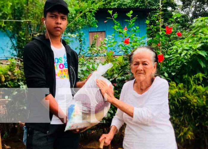 Familias en Río San Juan reciben paquetes alimenticios