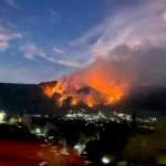 Fuerte incendio forestal consume alrededores del cerro de Tepozteco, en Morelos Fuerte incendio forestal consume alrededores del cerro de Tepozteco, en Morelos
