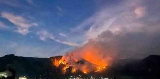 Fuerte incendio forestal consume alrededores del cerro de Tepozteco, en Morelos