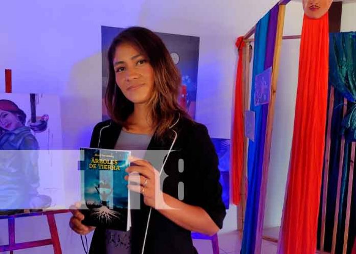 Exponen el libro árboles de tierra en Managua