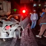 Vivo de milagro luego de estrellarse contra un camión en Carretera Norte