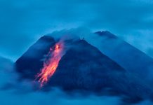 Evacuan a cientos en Indonesia por la erupción de volcán Merapi