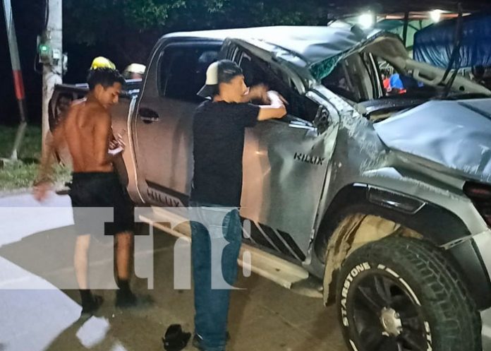 Vehículo se da vuelta en Río Blanco