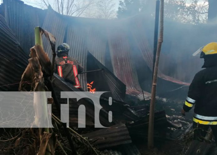 Familia queda sin nada al quemarse su vivienda en León