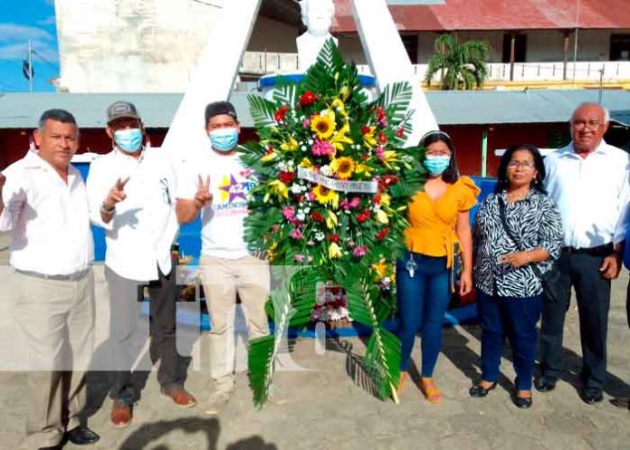 Autoridades municipales entregan reconocimiento a personalidades de Nandaime