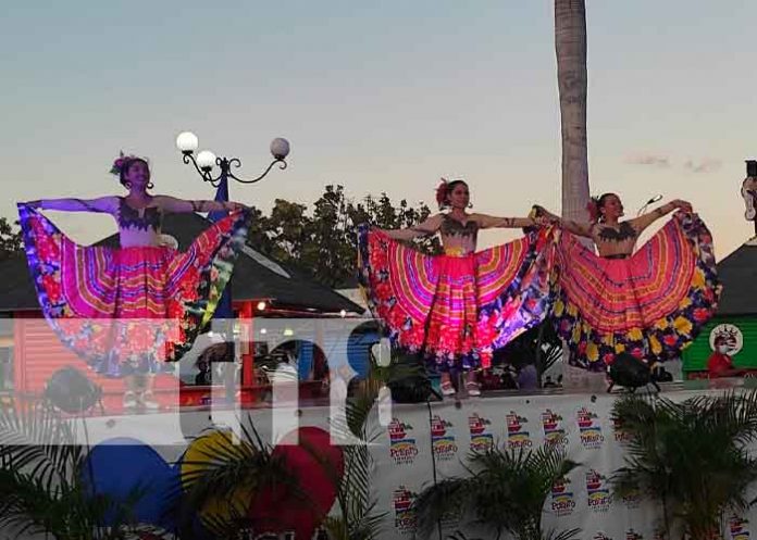 Familias visitan el Puerto Salvador Allende este fin de semana