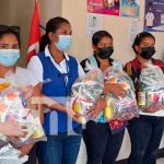 Madres con partos múltiples reciben paquetes alimenticios en Rivas Madres con partos múltiples reciben paquetes alimenticios en Rivas