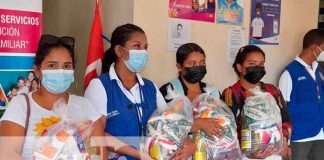 Madres con partos múltiples reciben paquetes alimenticios en Rivas